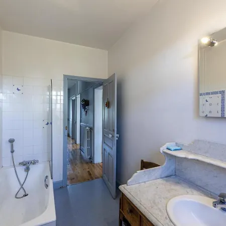 Hébergement de vacances Grande Maison De Caractere Avec Parc Arbore Pres De Super Lioran - 5 Chambres, Toutes Charges Incluses - Fr-1-742-61