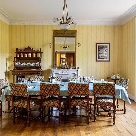 Hébergement de vacances Grande Maison De Caractere Avec Parc Arbore Pres De Super Lioran - 5 Chambres, Toutes Charges Incluses - Fr-1-742-61 *